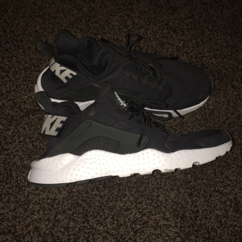 Black and White Nike Air Huaraches